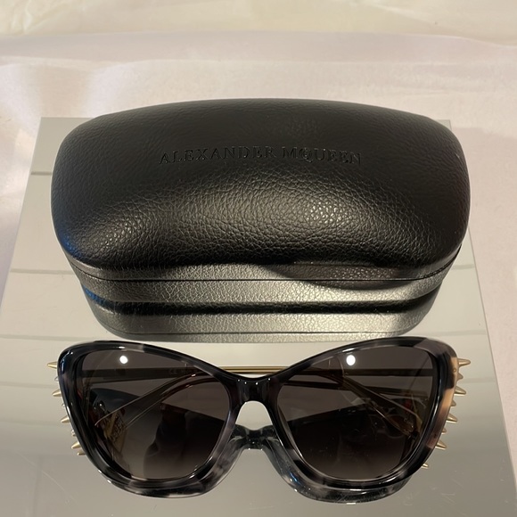 ALEXANDER MCQUEEN AM0339S-002 SUNGLASSES - Picture 6 of 11